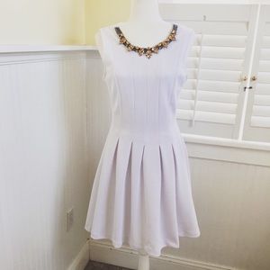 XOXO EUC White Pleated Fit n Flare Dress - Sz L